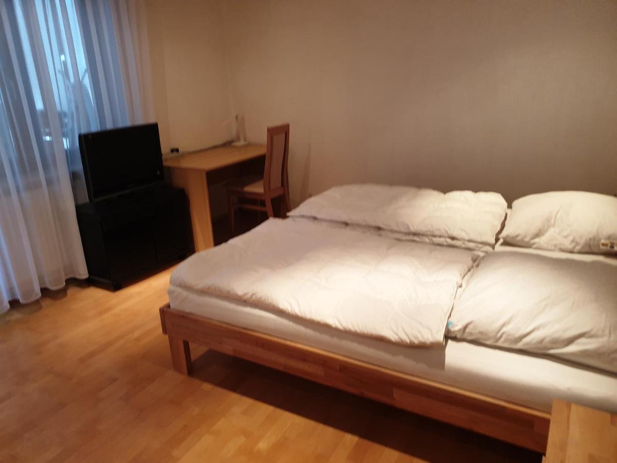 Wohnung Fuer 4 Personen, 2 Schlafzimmer, 2 Parkplaetze, Wlan Констанц Экстерьер фото